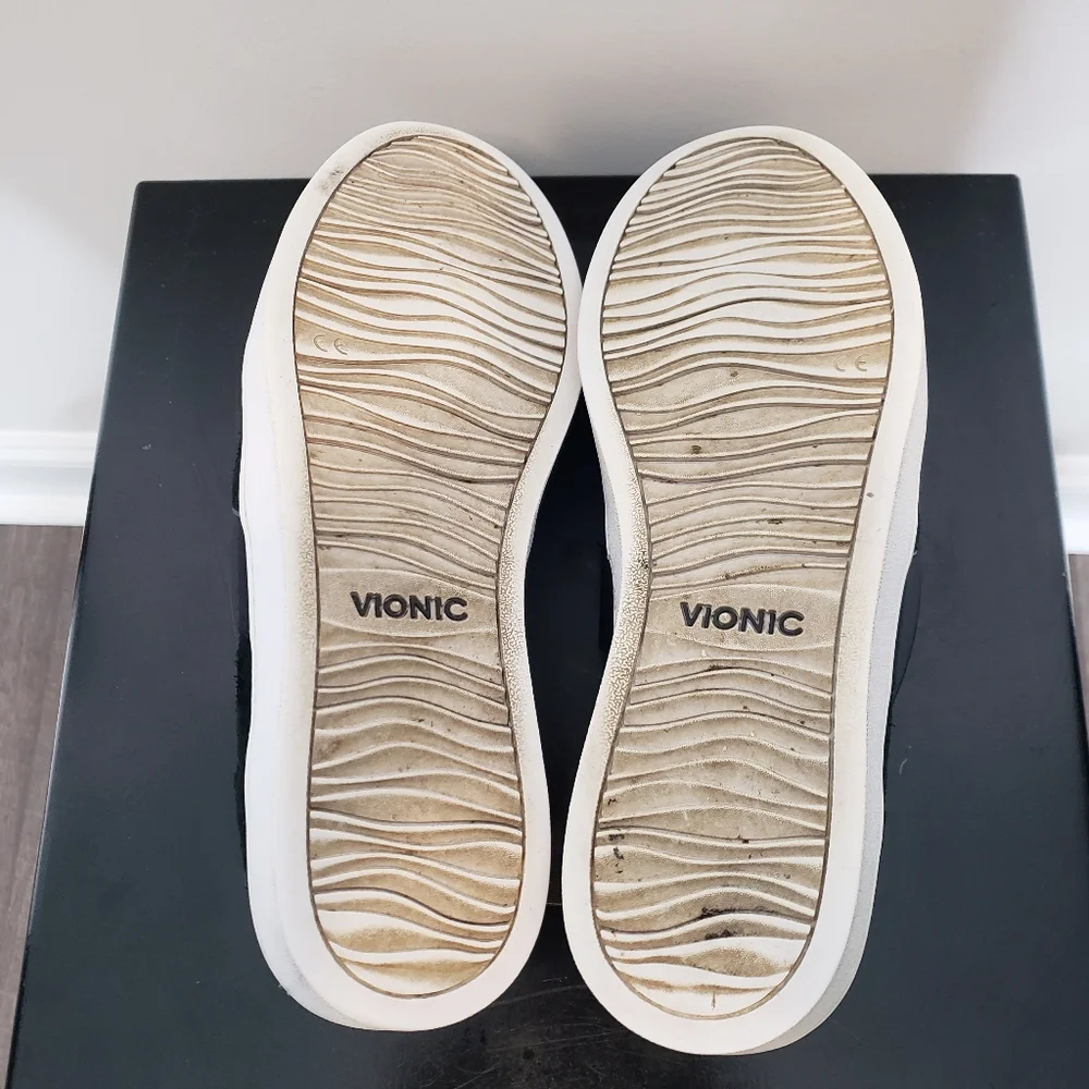 Vionic Kani Black Suede Slip On Shoes Sneakers‎ Flats Comfort Size 8